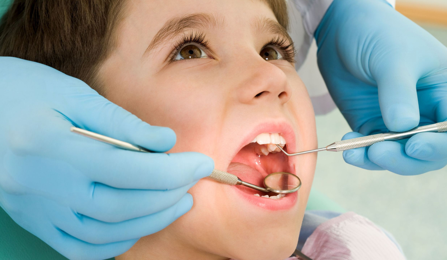 Nha Khoa Quốc Tế Sài Gòn Nhổ răng cho bé có tác dụng gì
