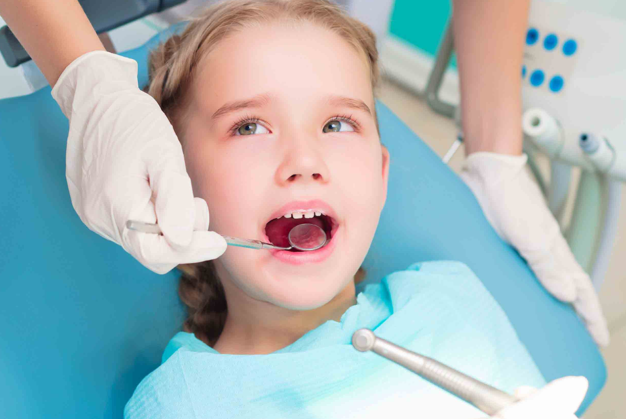 Nha Khoa Quốc Tế Sài Gòn Nhổ răng sữa có mọc lại không?