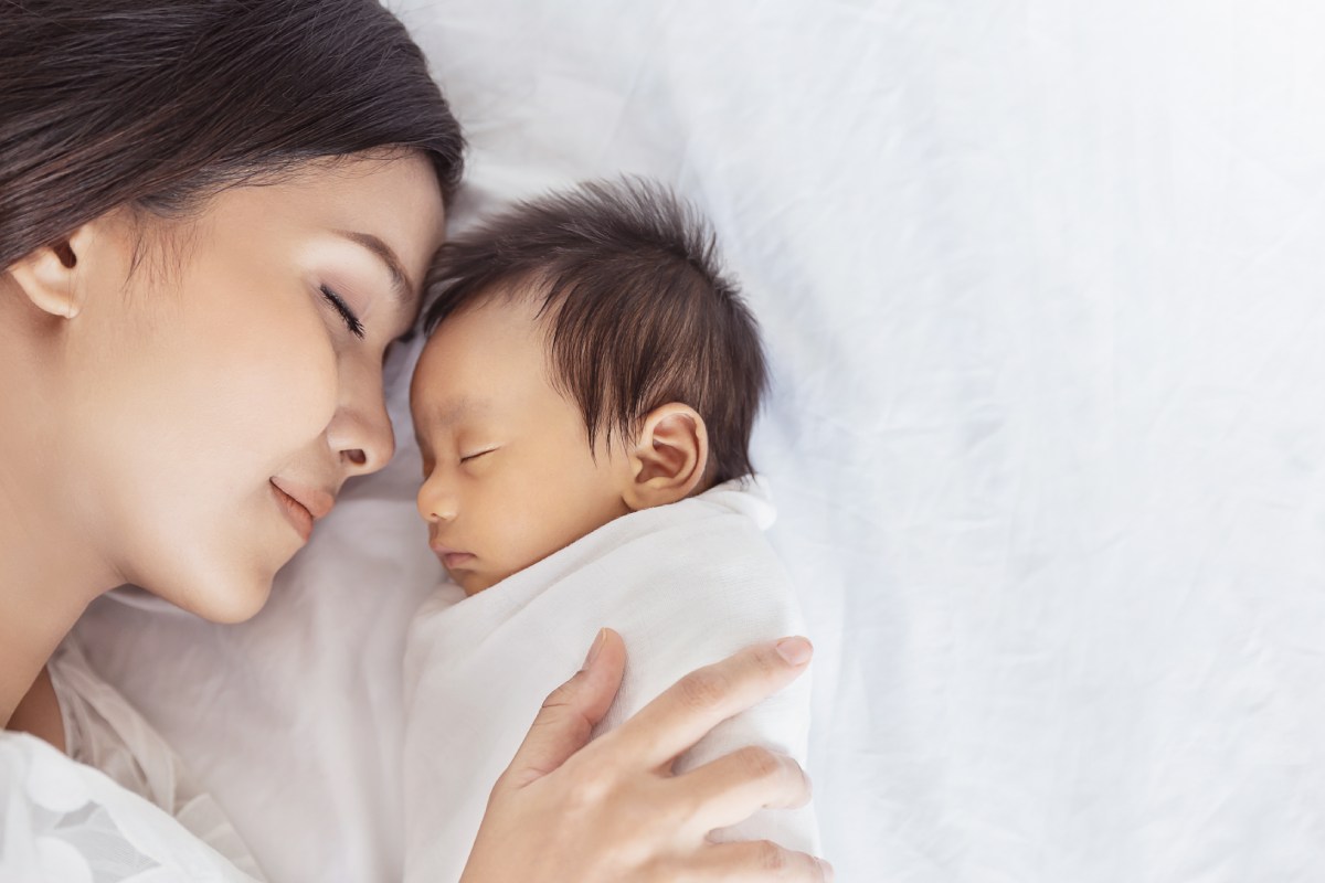 Nha Khoa Quốc Tế Sài Gòn Giải đáp thắc mắc khi rơ miệng cho trẻ sơ sinh