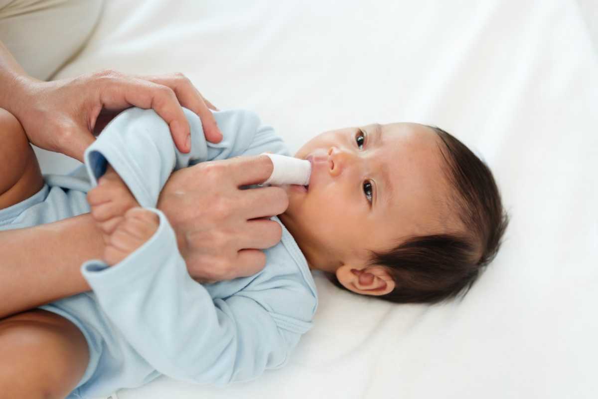 Nha Khoa Quốc Tế Sài Gòn Ngăn ngừa tình trạng nấm lưỡi ở trẻ sơ sinh
