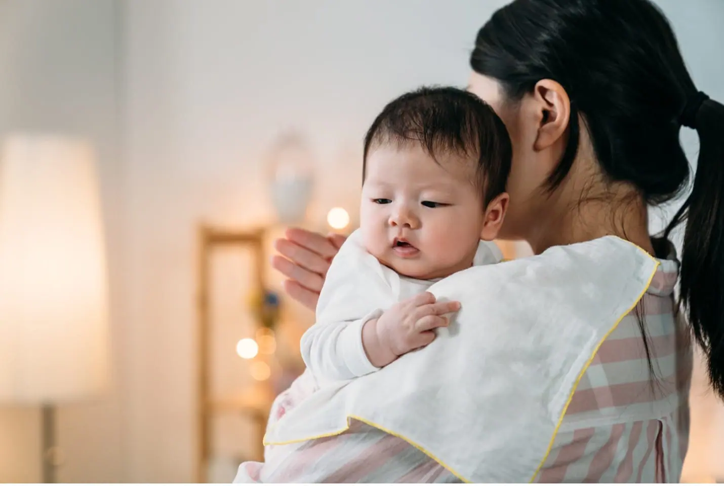 Nha Khoa Quốc Tế Sài Gòn Rơ miệng cho trẻ sơ sinh bằng gì và lưu ý gì?