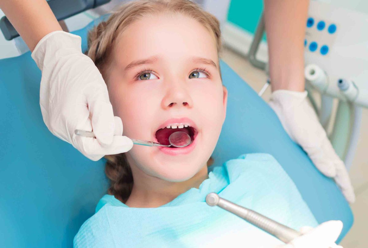 Nha Khoa Quốc Tế Sài Gòn Cách điều trị khi trẻ ăn kẹo sâu răng
