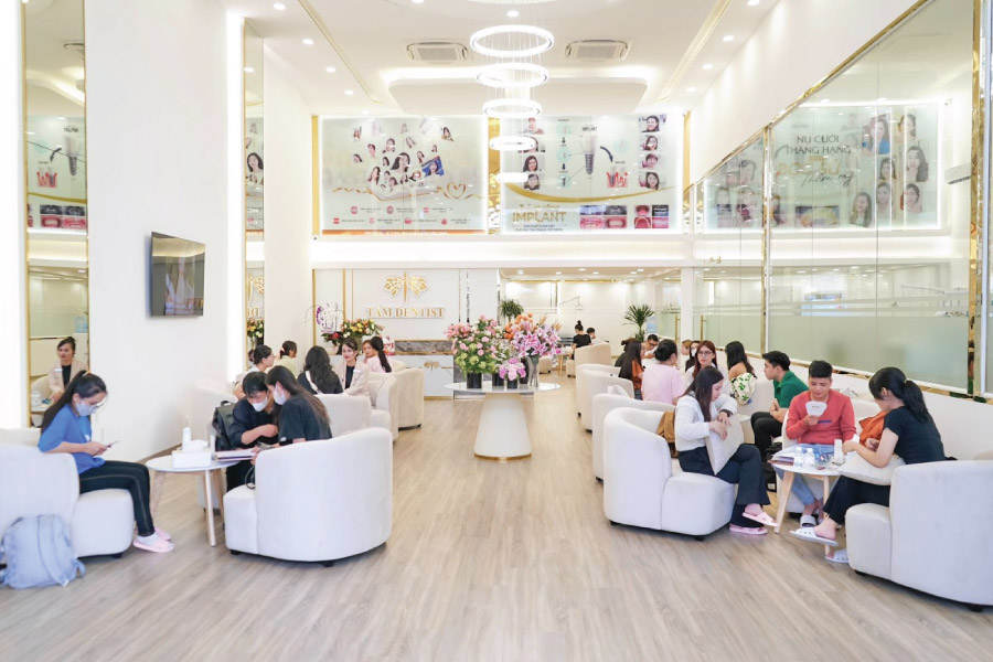 Khách hàng được tư vấn tại Nha Khoa Tấm