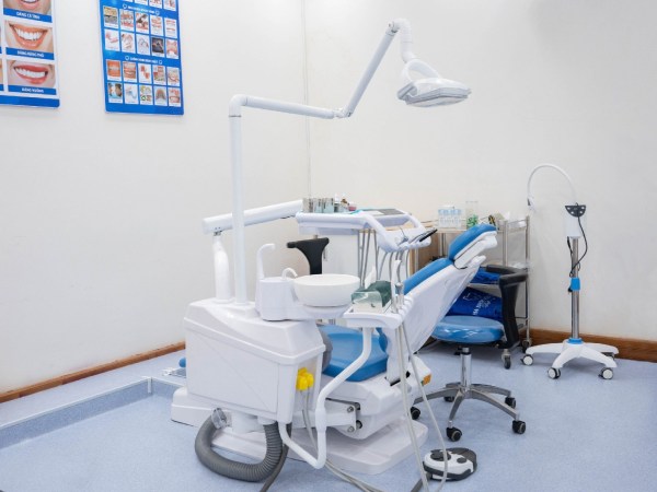 Nha Khoa Quốc Tế Sài Gòn Nha Khoa Quốc Tế Sài Gòn trang bị hệ thống thiết bị cắm ghép Implant hiện đại, tiên tiến hàng đầu