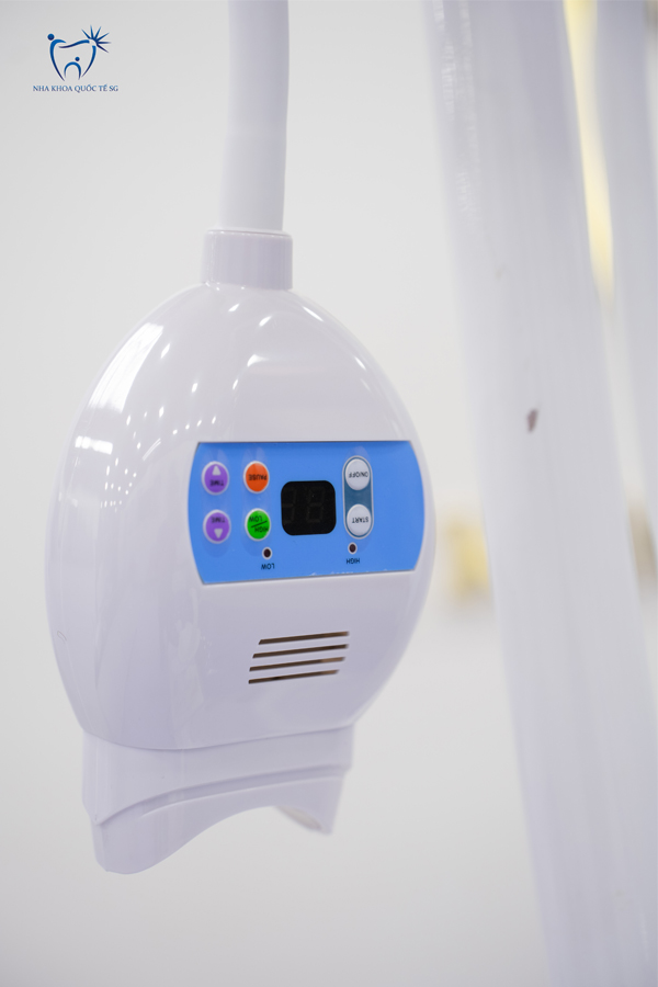 Nha Khoa Quốc Tế Sài Gòn Đèn tẩy trắng răng công nghệ cao, hiện đại