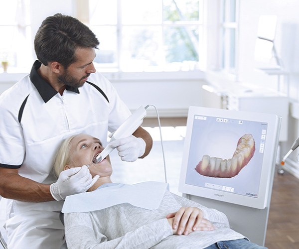 Nha Khoa Quốc Tế Sài Gòn Cần thăm khám bác sĩ trước khi thực hiện cấy ghép Implant răng cửa