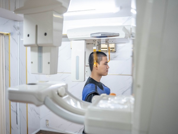 Nha Khoa Quốc Tế Sài Gòn Thăm khám kiểm tra tình trạng răng miệng bằng máy CT Cone Beam