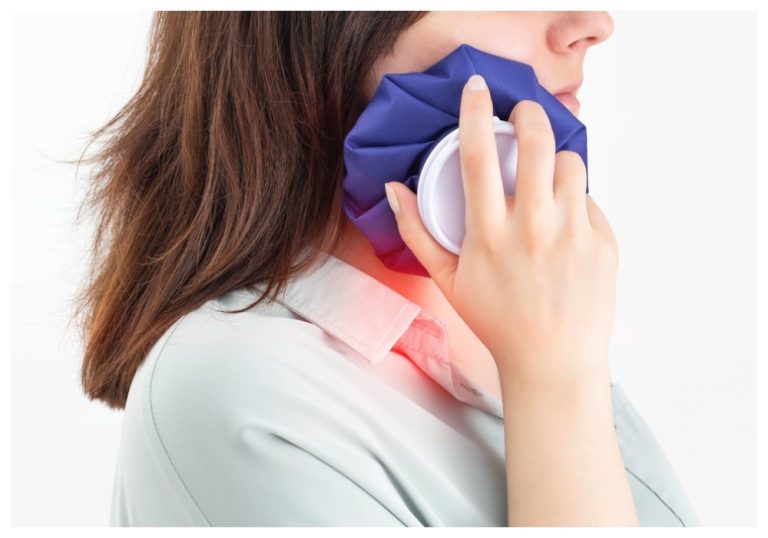 Cắm Implant gây ra tình trạng sưng nhẹ