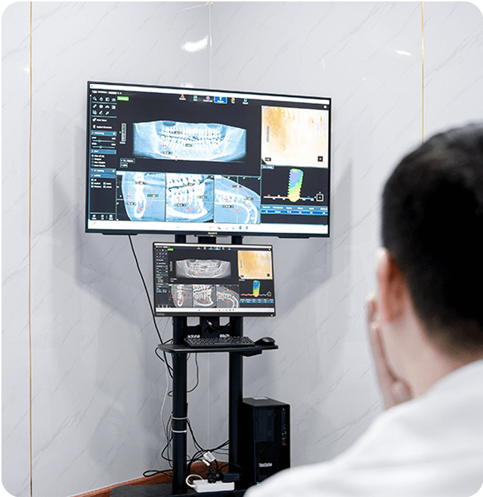 Thăm khám tổng quát và chụp phim trước khi làm răng sứ thẩm mỹ