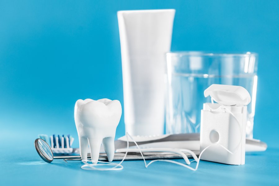 Có nhiều dụng cụ vệ sinh răng khác nhau trên thị trường
