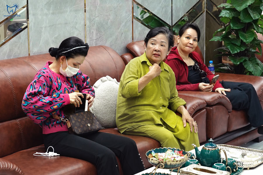 Khách hàng tin tưởng lựa chọn Nha Khoa Quốc Tế SG Quận 10