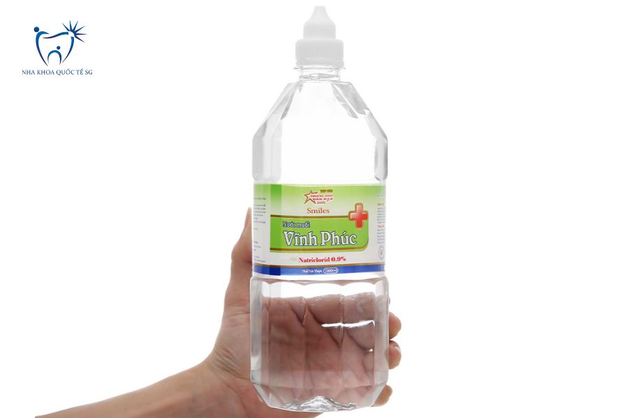 Nước muối dùng để súc miệng