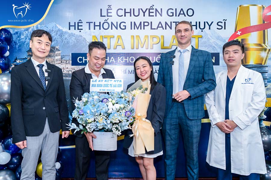 Nha Khoa Quốc Tế Sài Gòn Đại diện Nha khoa Quốc tế SG và đối tác Thụy Sĩ thực hiện chuyển giao công nghệ